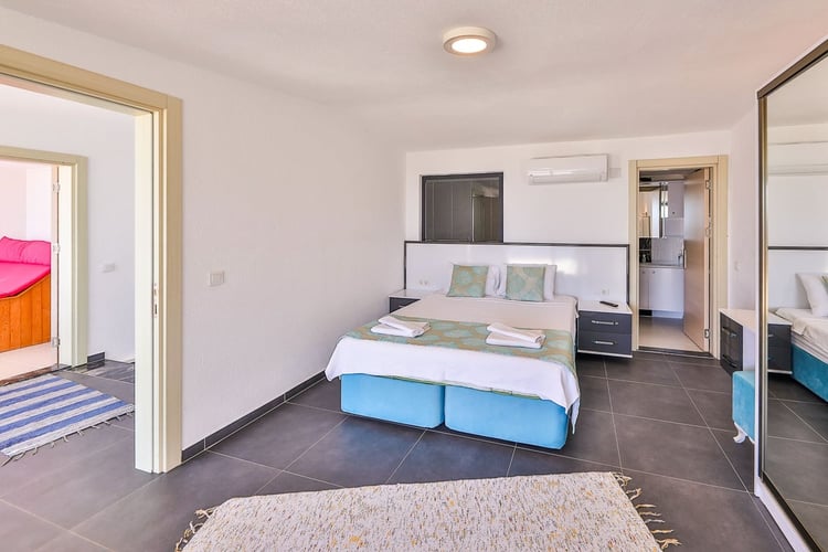 1kiralik-isitmali-havuzlu-villa-villa-kardelen- (40).jpg