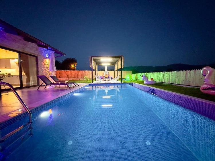 Kiralik-yazlik-villa-villa tomrul (4).jpeg