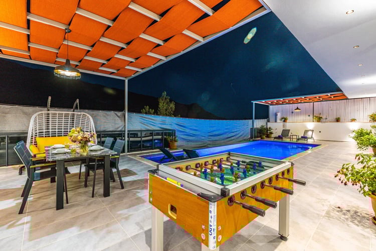 1yazlik-tatil-villasi-villa-neon- (14).jpg