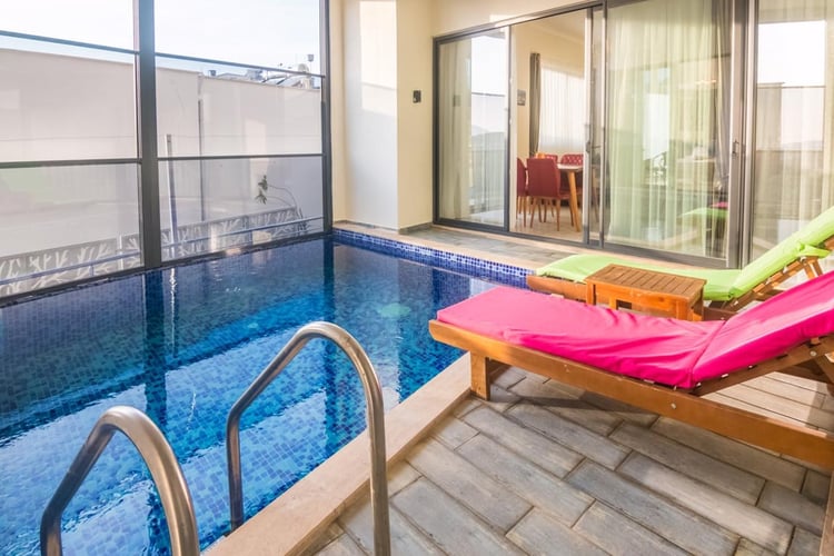 1kiralik-jakuzili-villa-deniz-manzarali-villa-villa-antik (13).jpg