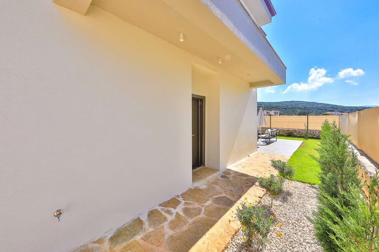 1kiralik-jakuzili-villa-yazlik-villa-serenty-kas (1).jpg