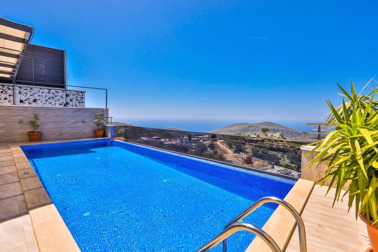 1kiralik-isitmali-havuzlu-villa-villa-kardelen- (3).jpg