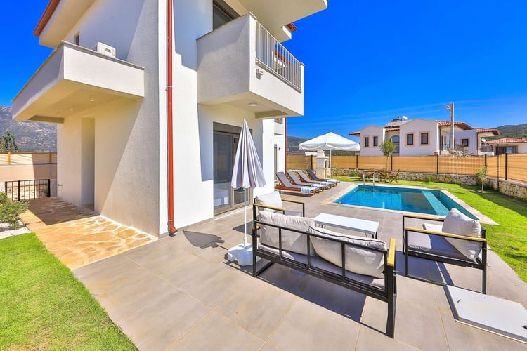 1kiralik-jakuzili-villa-yazlik-villa-serenty-kas (8).jpg