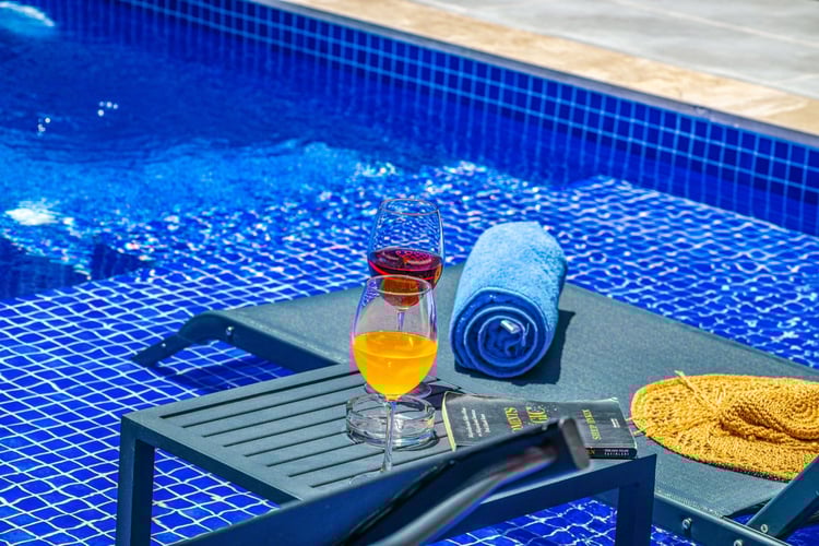 1yazlik-tatil-villasi-villa-neon- (9).jpg