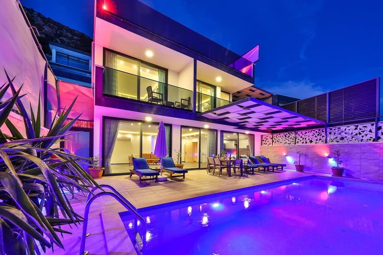 1kiralik-isitmali-havuzlu-villa-villa-kardelen- (15).jpg