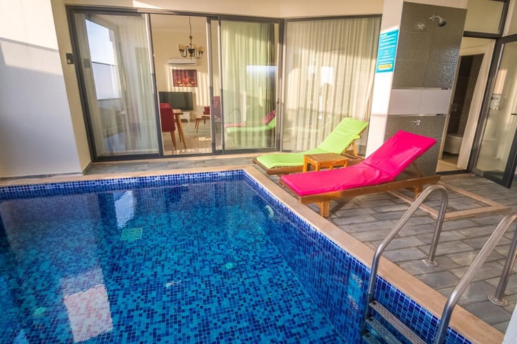 1kiralik-jakuzili-villa-deniz-manzarali-villa-villa-antik (14).jpg