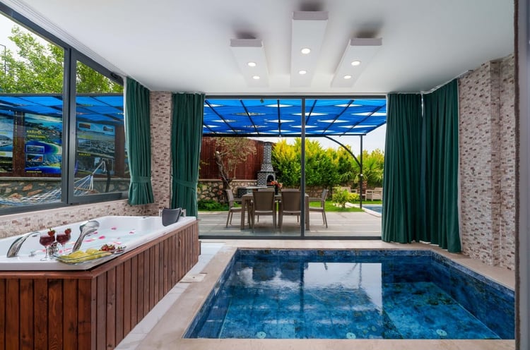 1kiralik-jakuzili-isitmali-havuzlu-villa-villa-elena- (38).jpeg