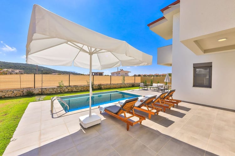 1kiralik-jakuzili-villa-yazlik-villa-serenty-kas (14).jpg