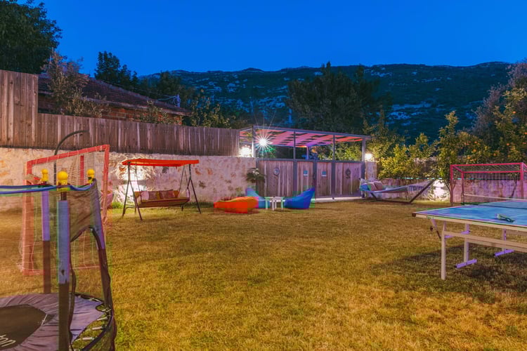 1kiralik-yazlik-villa-villa-aysa (15).jpg