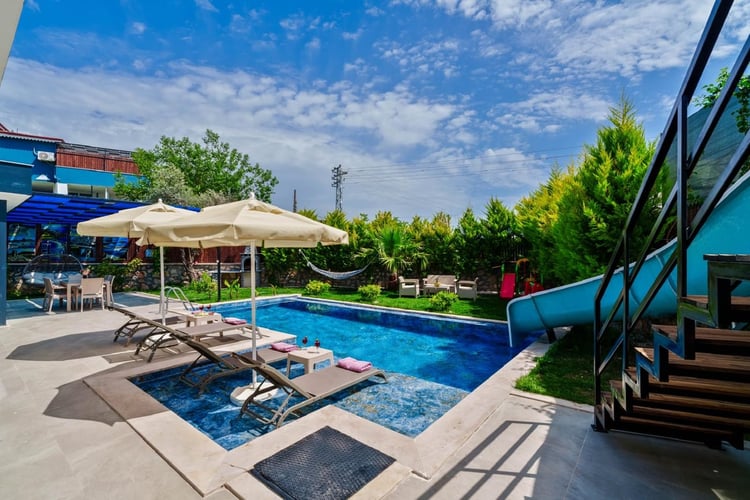 1kiralik-jakuzili-isitmali-havuzlu-villa-villa-elena- (9).jpeg