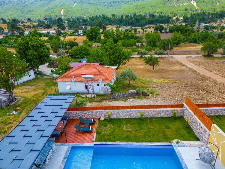 1kiralik-jakuzili-villa-villa-goldan-uno- (5).jpg