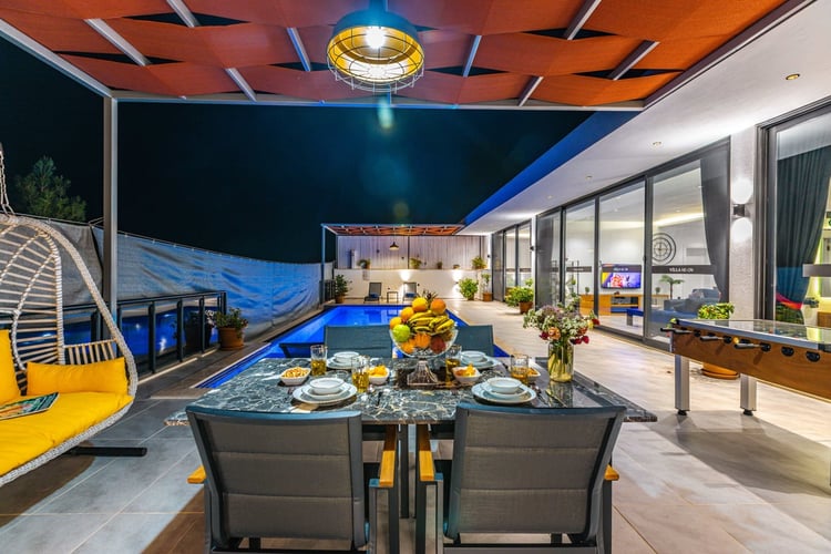 1yazlik-tatil-villasi-villa-neon- (17).jpg