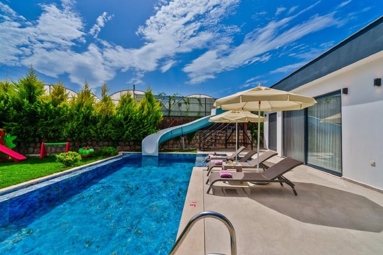 1kiralik-jakuzili-isitmali-havuzlu-villa-villa-elena- (7).jpeg