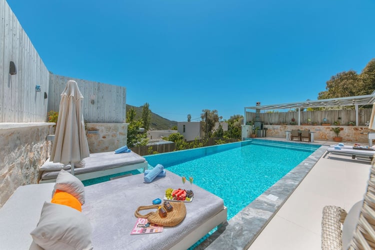 1kiralik-yazlik-villa-villa-aysa (7).jpg