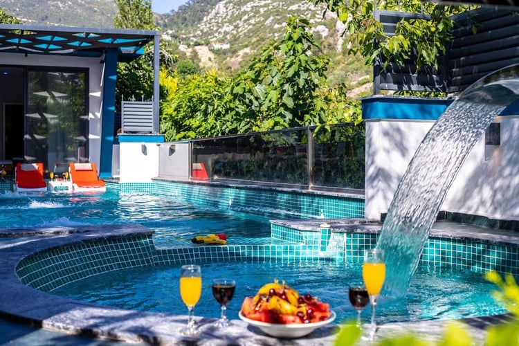 kiralik-jakuzili-villa-villa-rixsos- (11).jpeg