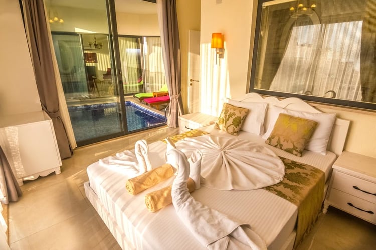 1kiralik-jakuzili-villa-deniz-manzarali-villa-villa-antik (20).jpg