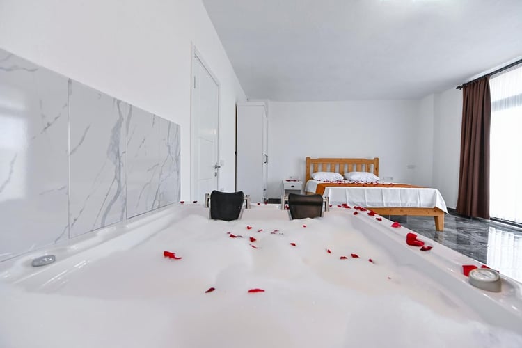 1jakuzili-kiralik-villa-villa-likya-avci (27).jpeg