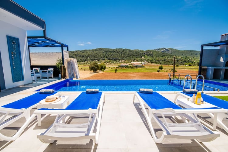 1kiralik-yazlik-tatil-villasi-villa-lavinya (9).jpg