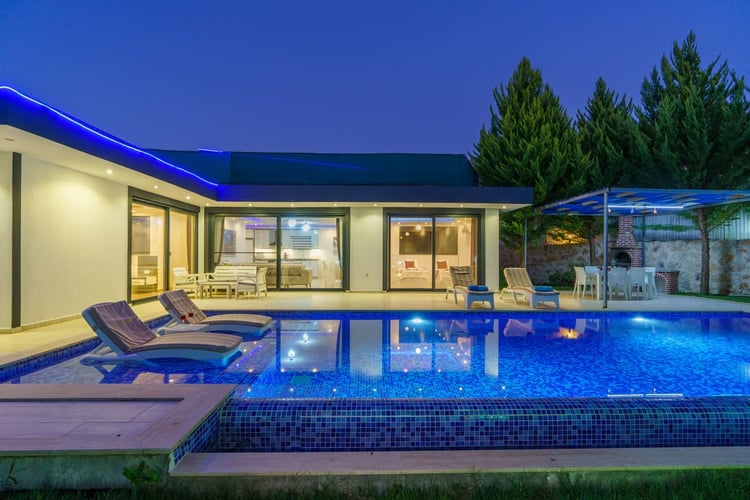 1kiralik-muhafazakar-tatil-villasi-villa-saha- (11).jpg