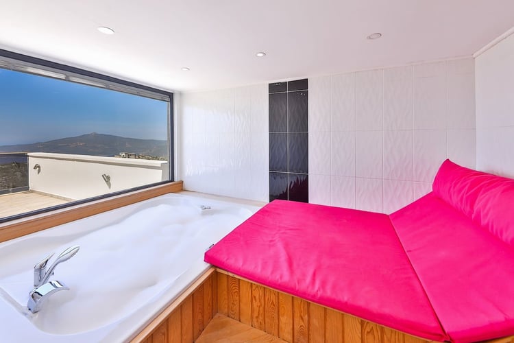 1kiralik-isitmali-havuzlu-villa-villa-kardelen- (41).jpg