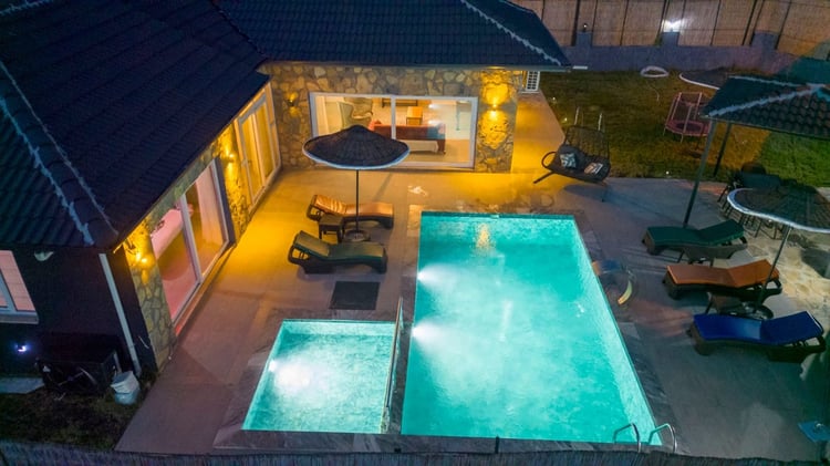 1kiralik-tatil-villasi-villa-meram- (3).jpeg