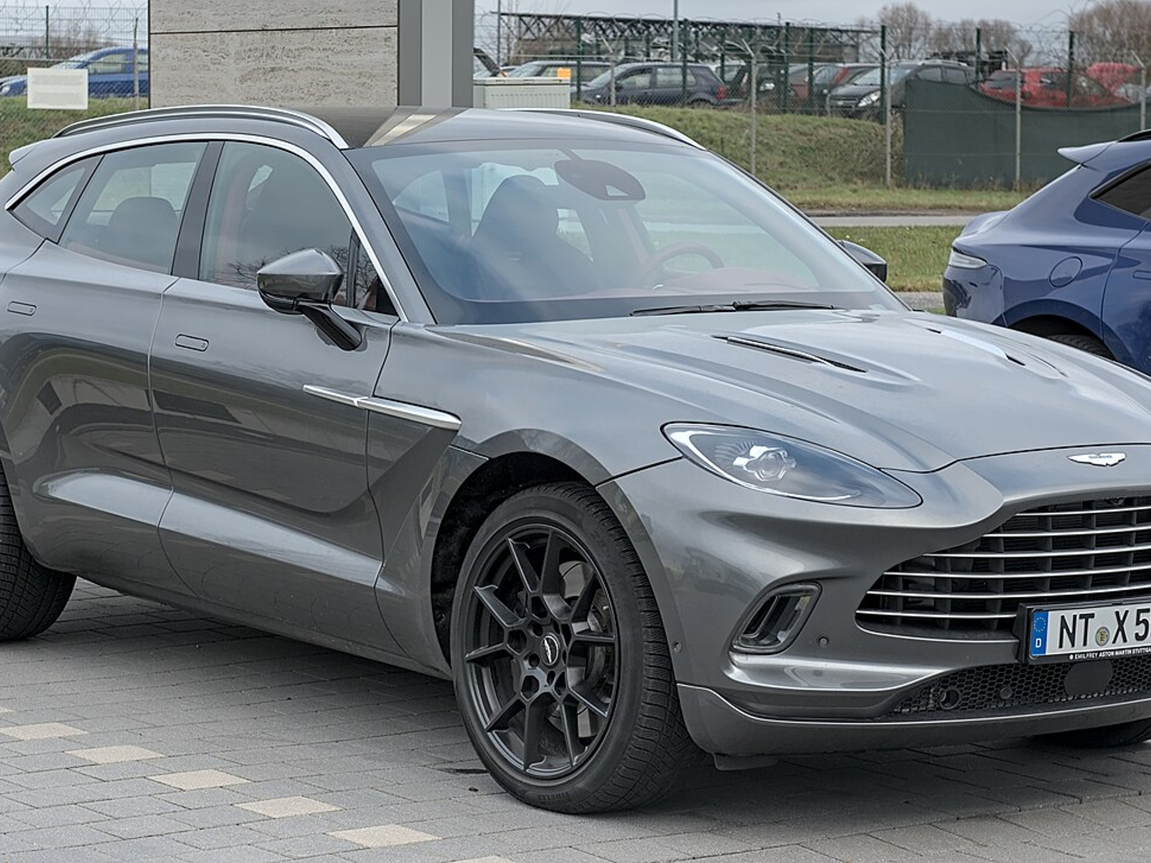 Aston Martin DBX