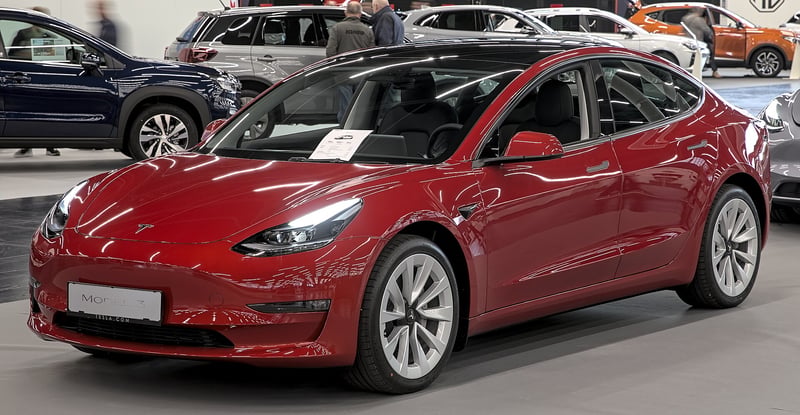 Tesla Model 3 - fotografia 8