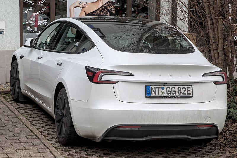 Tesla Model 3 - fotografia 4