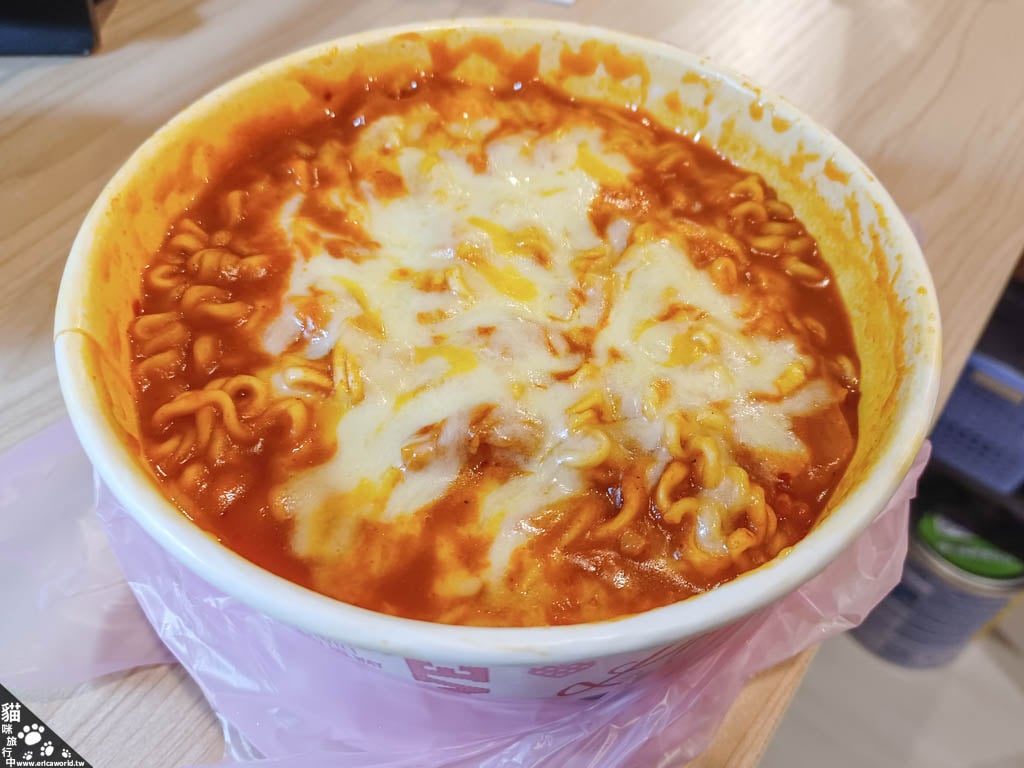 臨江街夜市 瘋辣炒年糕 泡菜辣炒年糕+韓國Q拉麵+起司