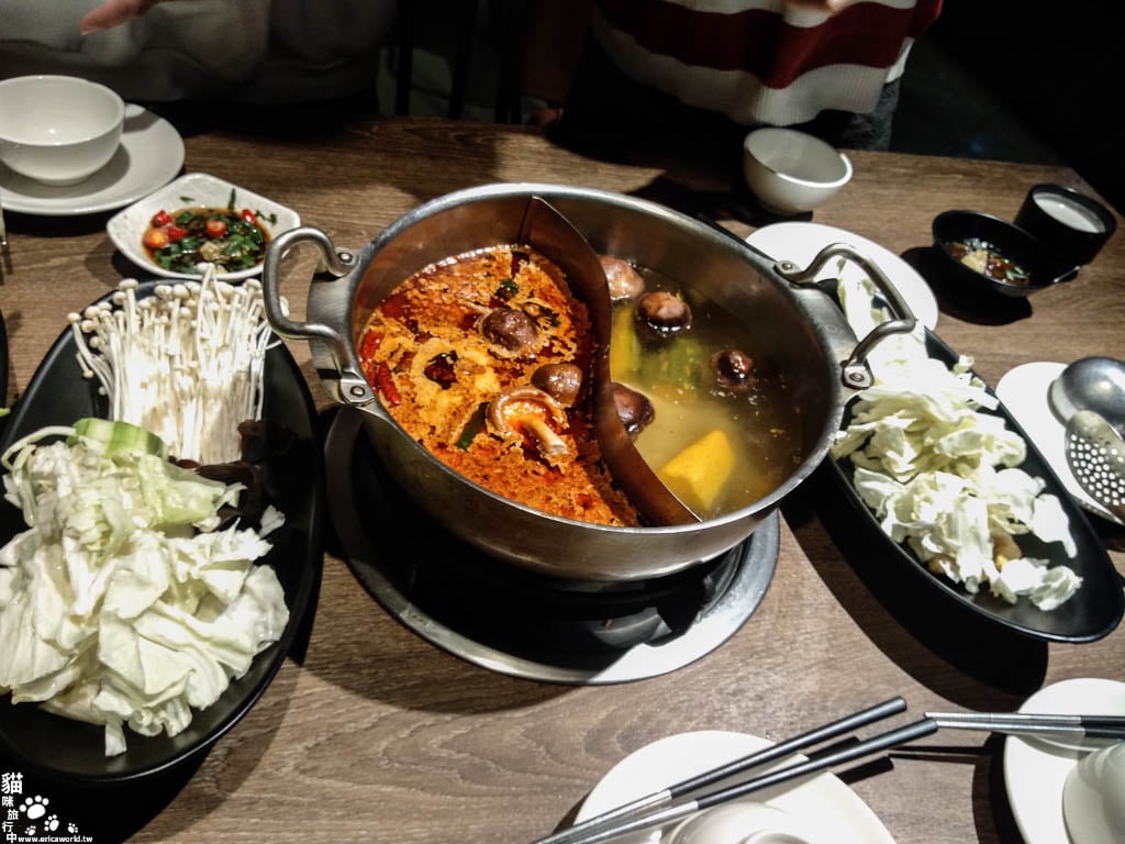 肉多多火鍋 湯頭