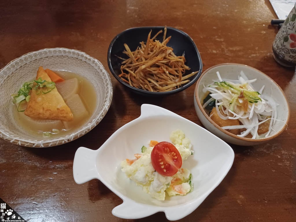 贈送的小菜 牛蒡絲 蘿蔔煮 馬鈴薯沙拉 和幸安里沖繩料理