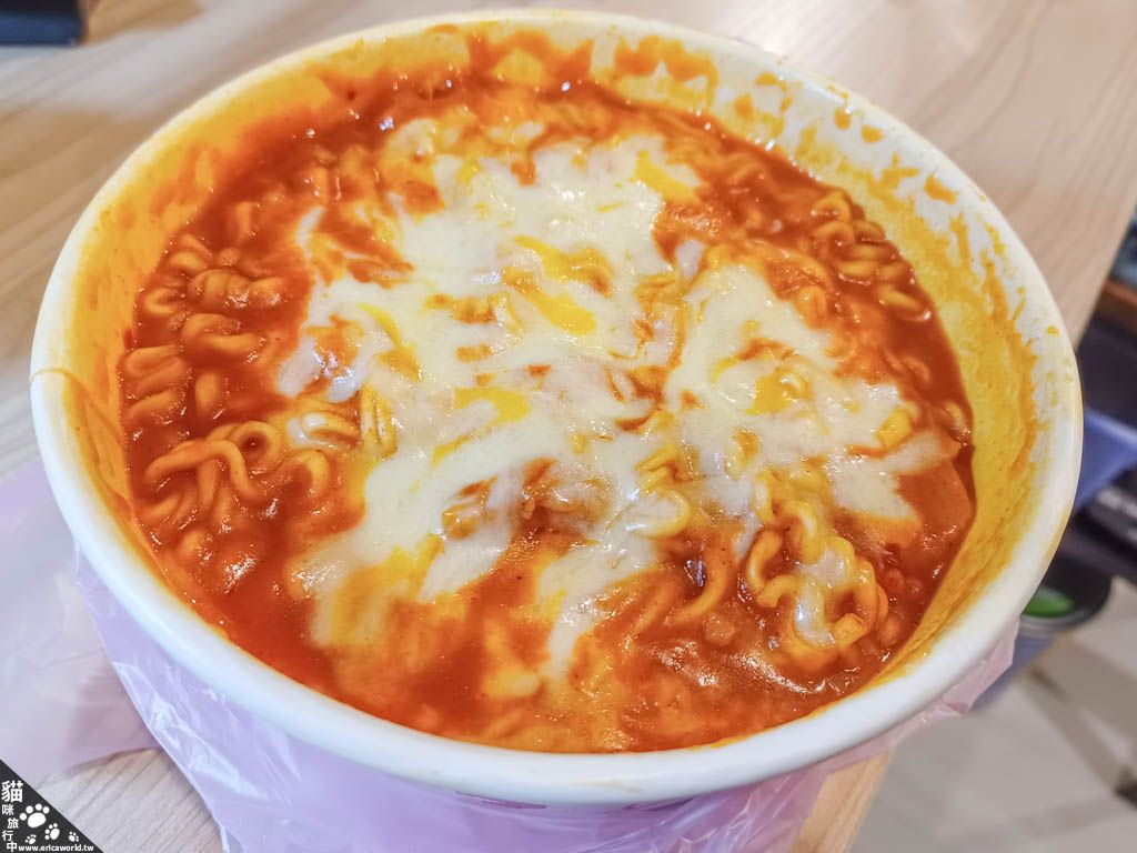 臨江街夜市 瘋辣炒年糕 泡菜辣炒年糕+韓國Q拉麵+起司