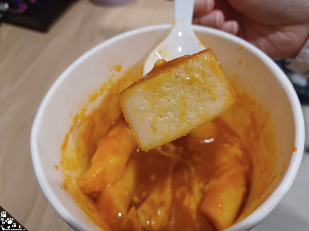 臨江街夜市 瘋辣炒年糕 辣炒年糕 魚豆腐