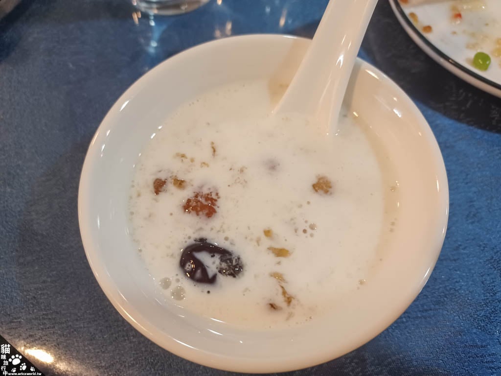 牛奶雪燕燉桃膠