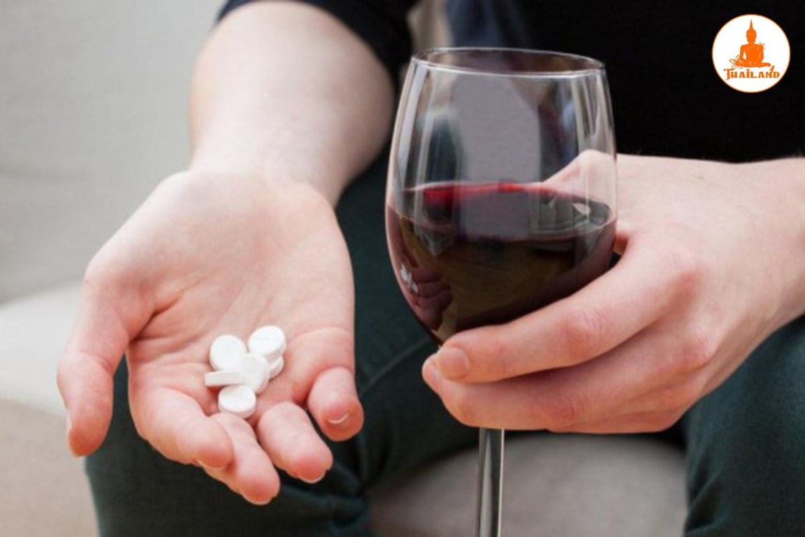 Chỉ nên uống thuốc giải rượu sau khi đã nôn xong