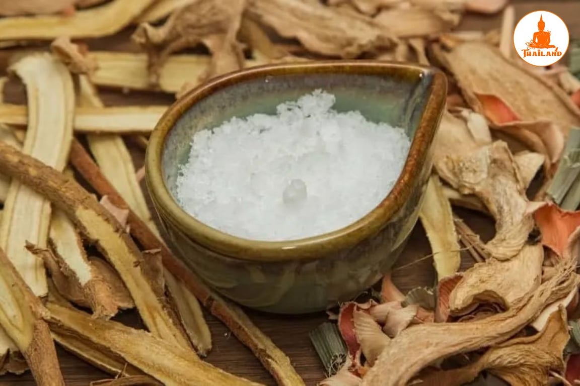 Bài thuốc chữa bệnh từ Long não