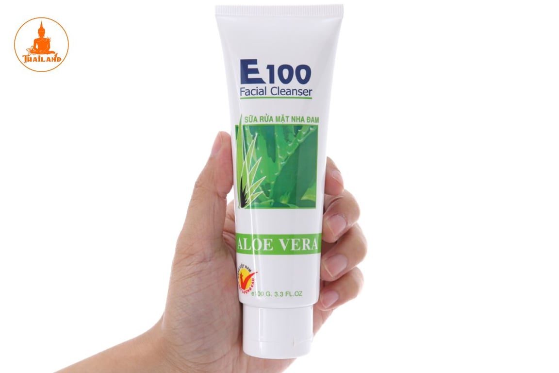 Nhờ chiết xuất nha đam, sữa rửa mặt E100 có khả năng giữ ẩm vượt trội so với các sản phẩm cùng thương hiệu
