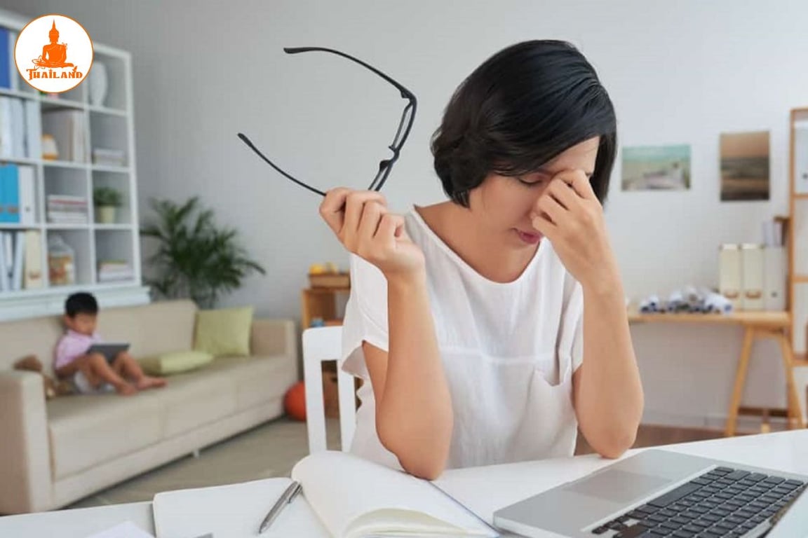 Suy giảm nội tiết tố nữ thường gây cảm giác nóng trong người