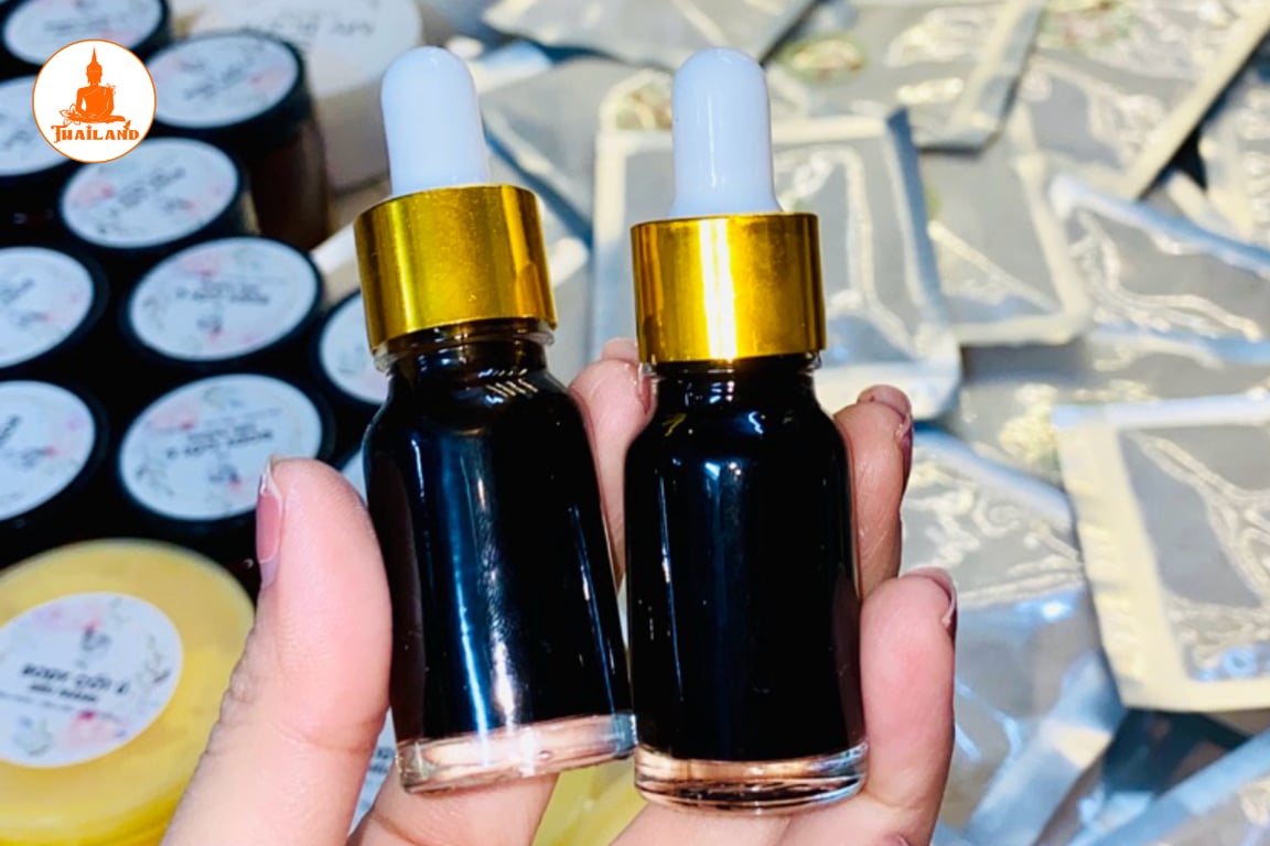 Cao Lá Nam có kết cấu lỏng, màu nâu đặc trưng và mùi thảo mộc khá nồng