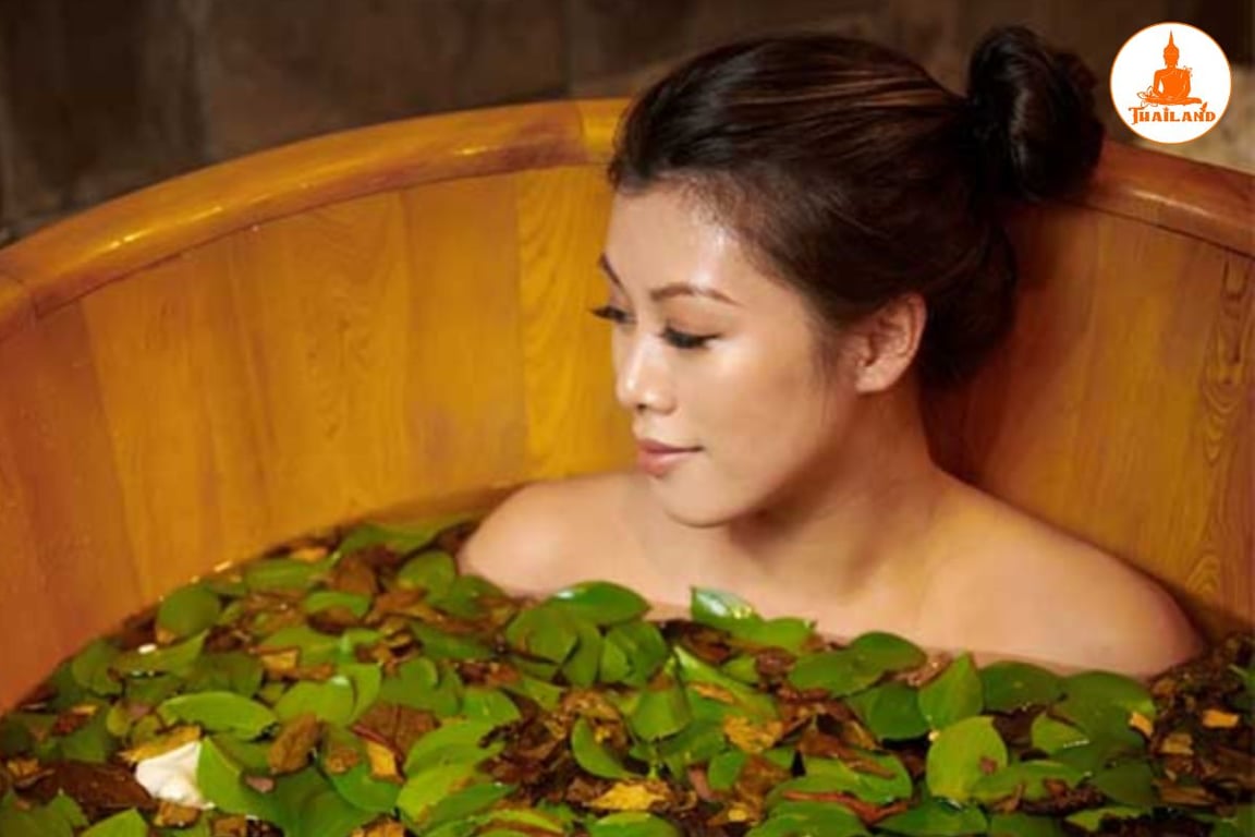 Tránh tắm khi nước còn quá nóng, vì có thể gây bỏng hoặc khiến da bị kích ứng