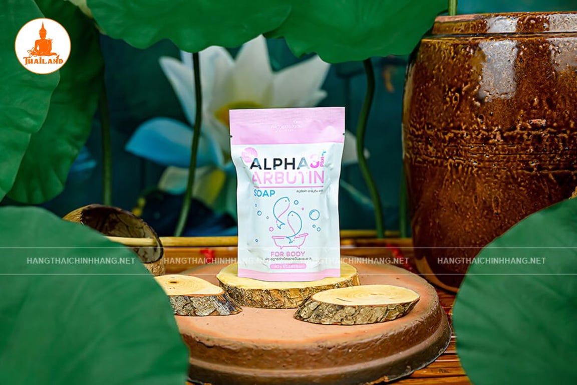 Massage xà phòng Alpha Arbutin 3 Plus đều khắp cơ thể trong khoảng 10 - 15 phút