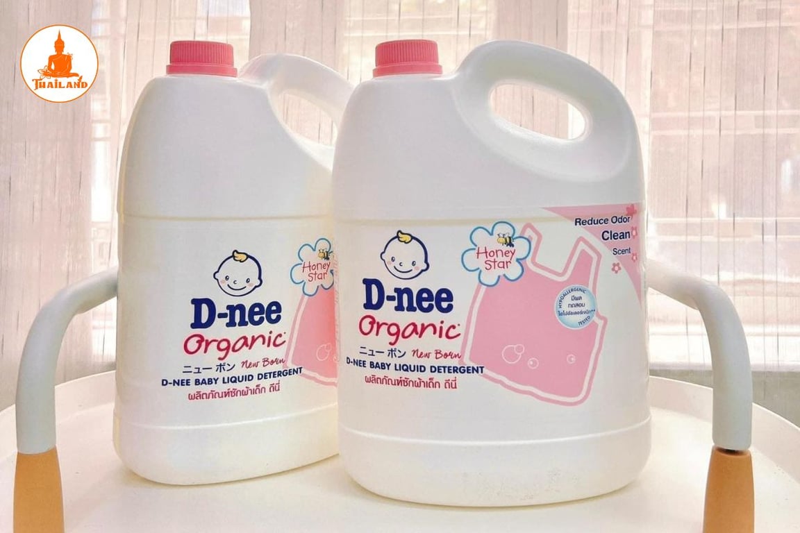 Nước giặt Dnee màu hồng sở hữu hương nước hoa hồng nhẹ nhàng