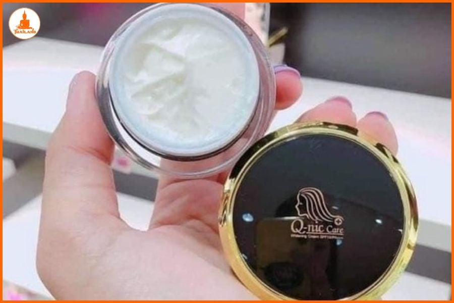 Với kết cấu nhẹ, không bết dính, kem thẩm thấu nhanh, giúp da trở nên mượt mà, sáng khỏe