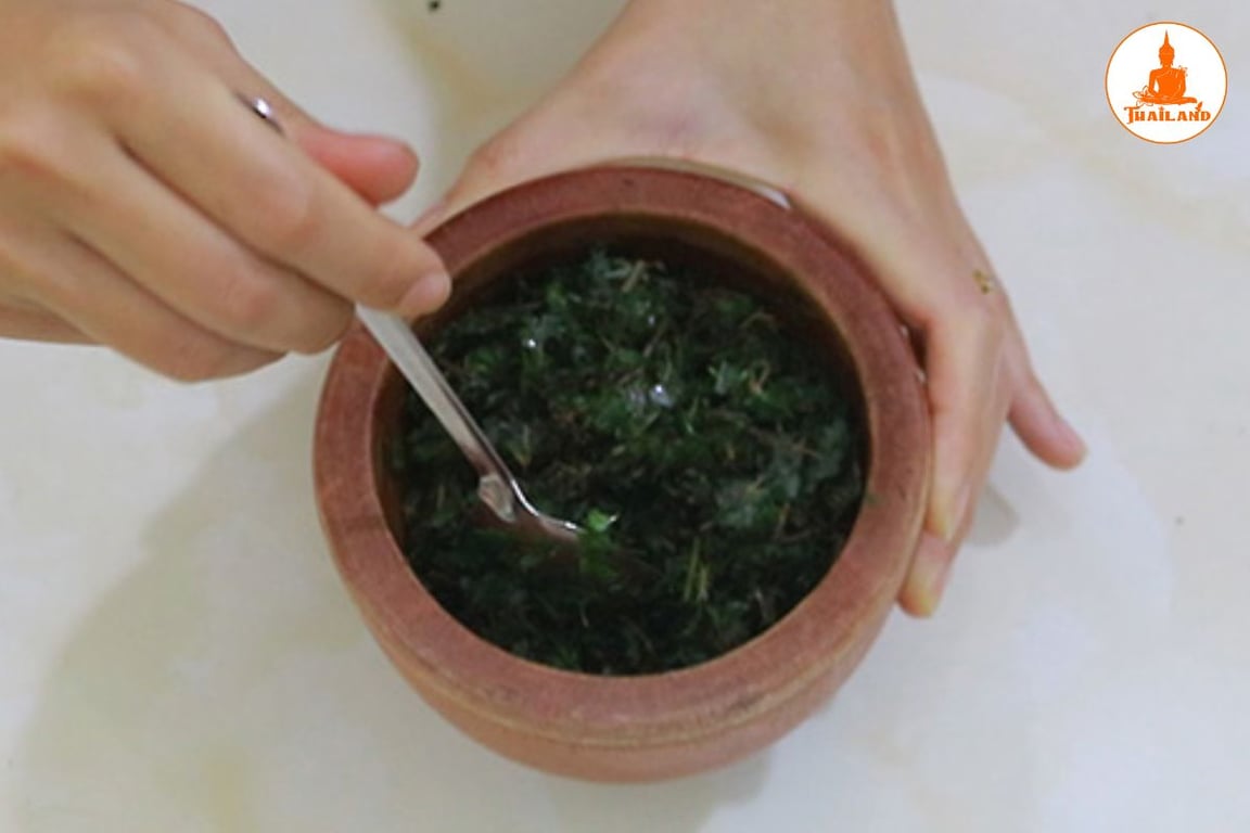 Đắp lá lốt & muối hạt chữa đau thần kinh tọa