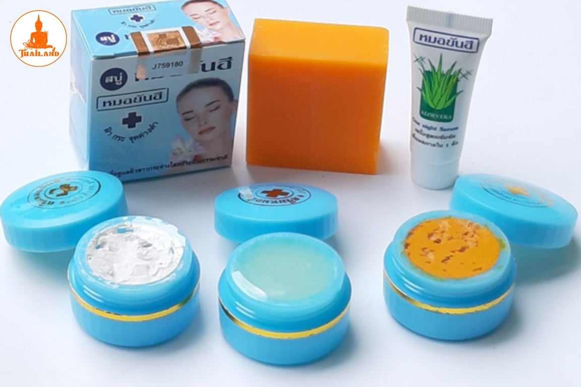 Bộ kem đặc trị mụn với chiết xuất 100% từ các nguyên liệu thiên nhiên