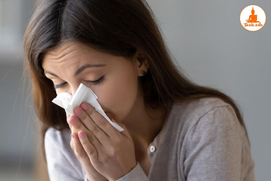 Dầu gió không phải là thuốc điều trị nhưng có tác dụng hỗ trợ làm giảm triệu chứng cảm lạnh