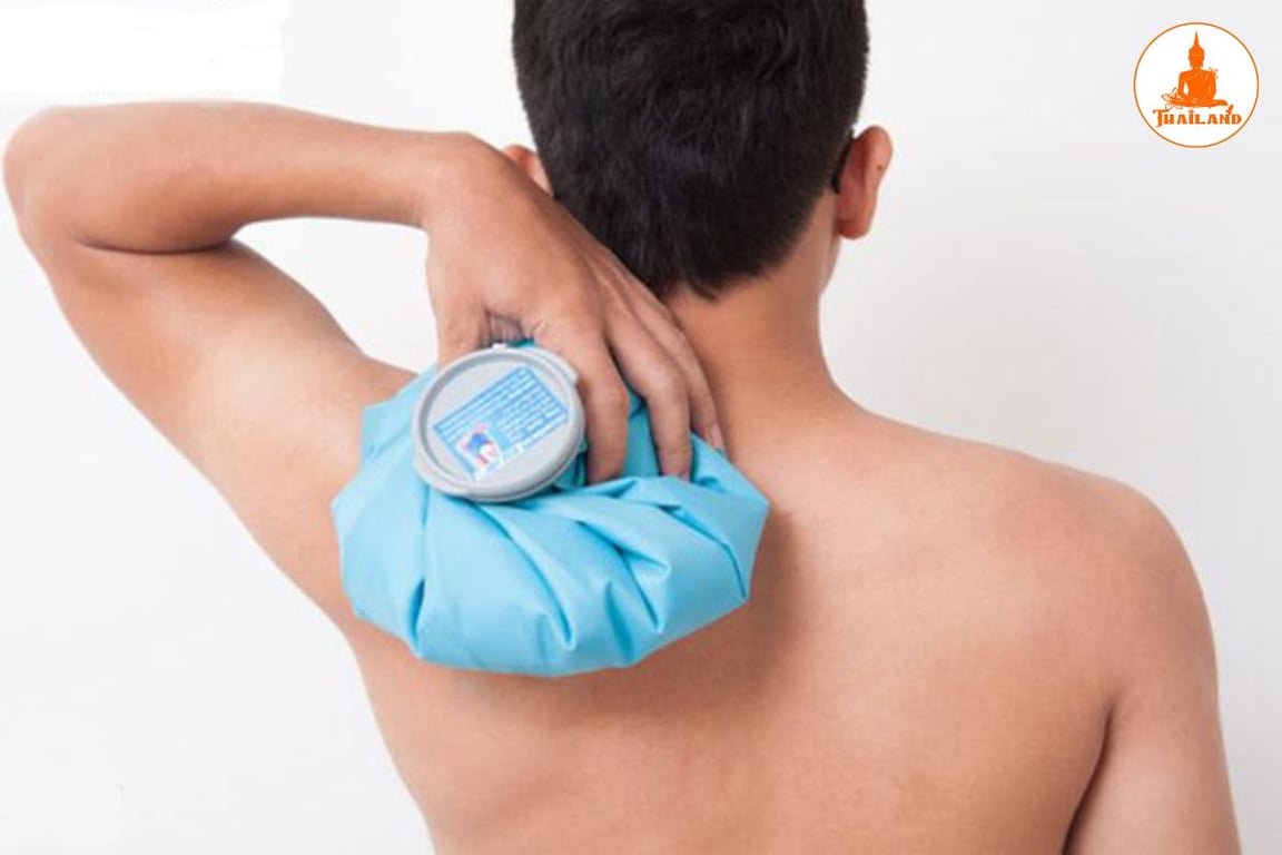 Cỏ xước sao vàng và chườm trực tiếp lên khu vực đau nhức