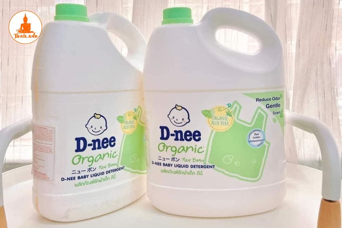 Nước giặt Dnee màu xanh lá