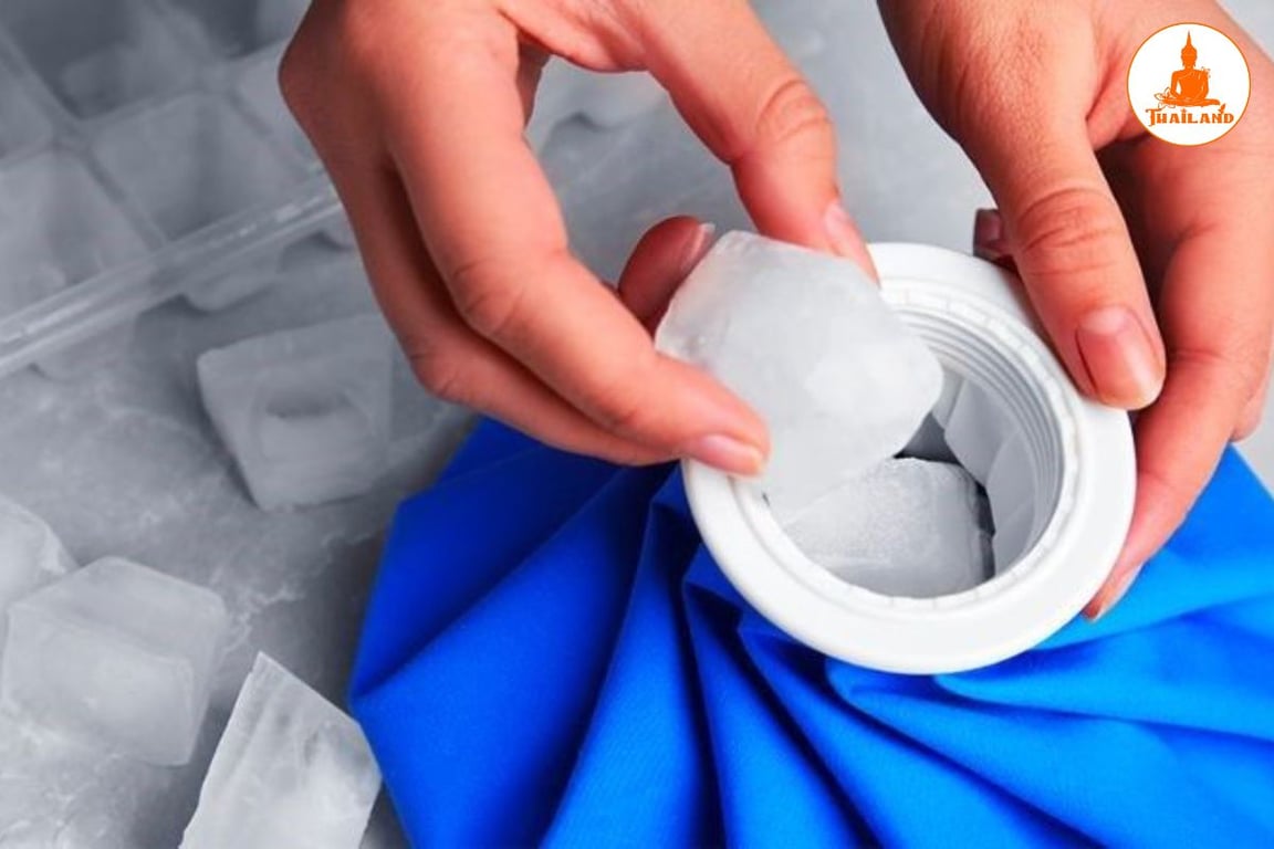 Chườm lạnh có thể giúp cải thiện tình trạng ngứa ngáy và nổi mẩn