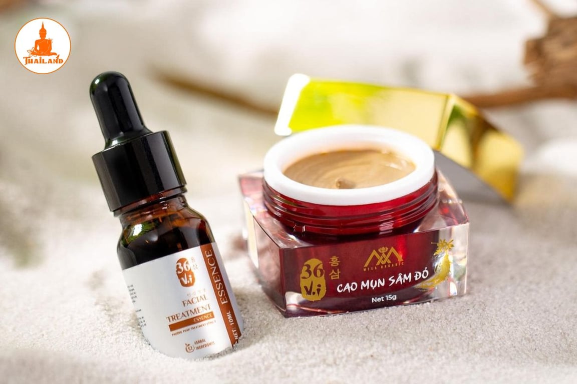 Chất kem cao mụn sâm đỏ có màu nâu nhạt, dạng cao đặc quánh, khá khó tán